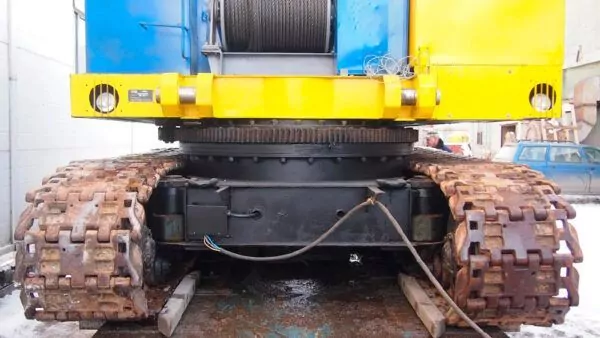 Гусеничный кран МКГ-25 БР