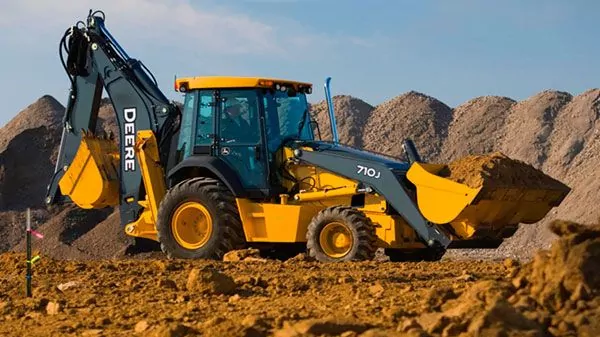 Экскаватор-погрузчик John Deere