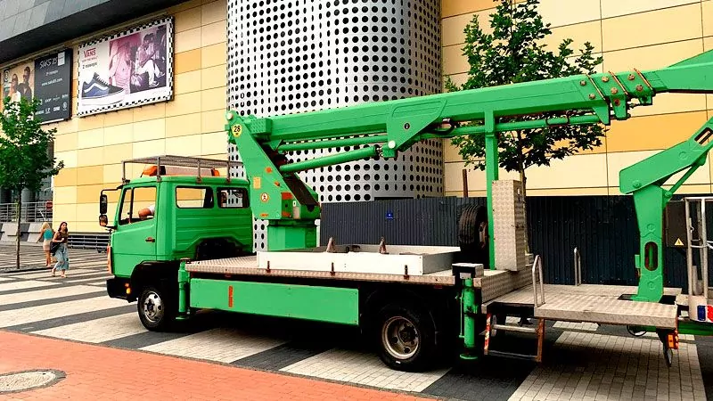 Mercedes телескоп 28 метрів