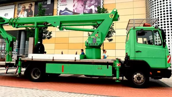 Mercedes телескоп 28 метрів