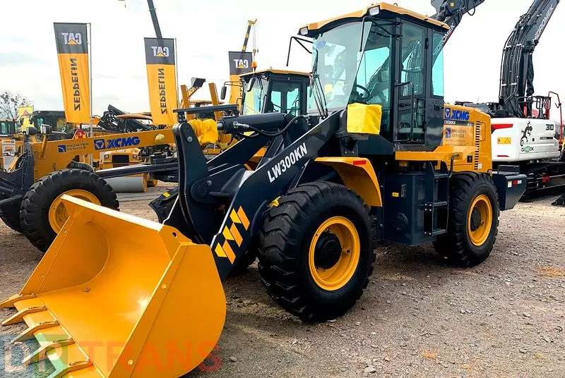 екскаватор для будівництва будинку