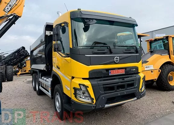 самосвал на выставке