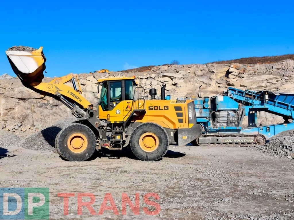 дробилка и погрузчик