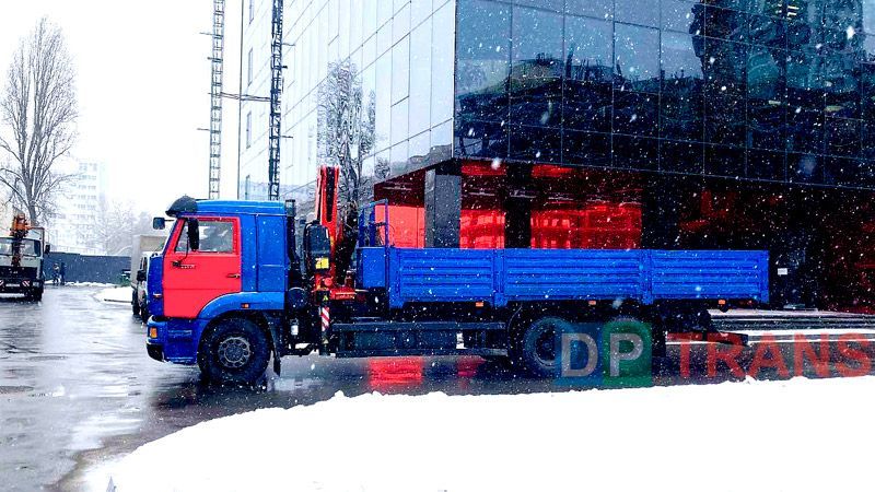 кран маніпулятор у роботі