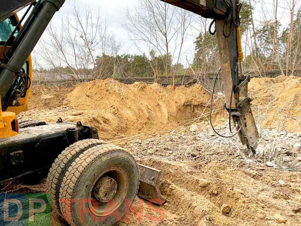 экскаватор с гидромолотом